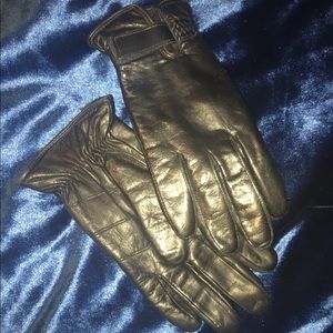 Leather gloves